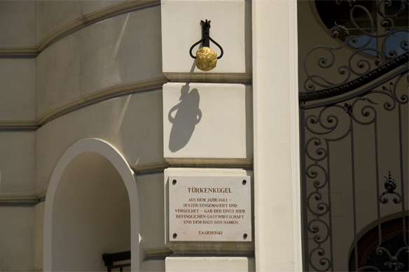 TÜRKENKUGEL AM HOF (TURKISH CANNONBALL) The owner of the house at Am Hof No. 11, where the statue of “Çerkez Dayı” (the Circassian Uncle) is located, covered an Ottoman cannonball that hit the house three years after the siege with gold and hung it on the door.